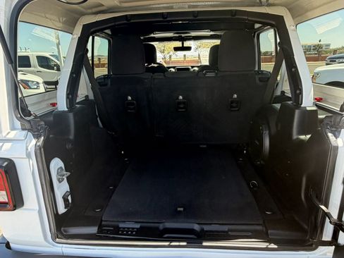 Used 2018 Jeep Wrangler Unlimited Sahara w/ Uconnect 4C Nav & Sound Group AWD/4WD image 18