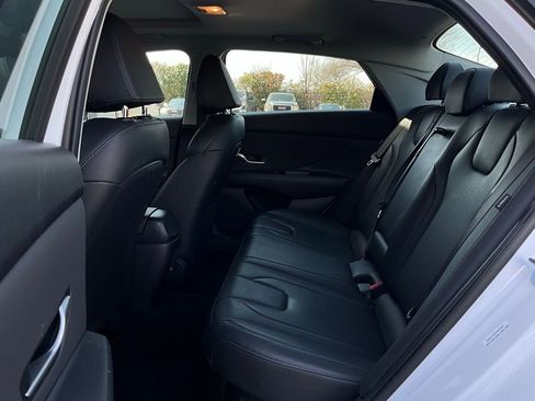 Used 2025 Hyundai Elantra Limited image 12