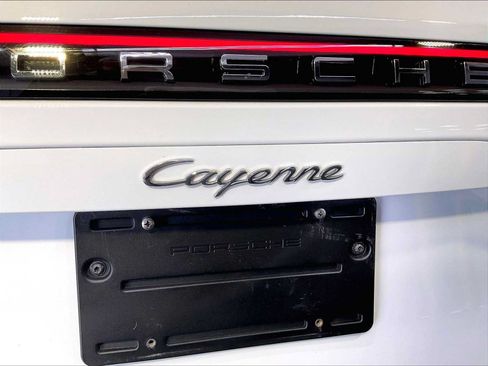 Certified 2022 Porsche Cayenne AWD/4WD image 35