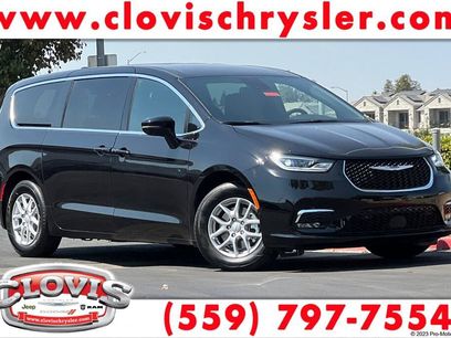 New 2026 Chrysler Pacifica Select