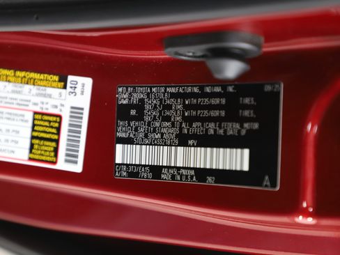 Used 2025 Toyota Sienna XLE w/ XLE Plus Package image 32