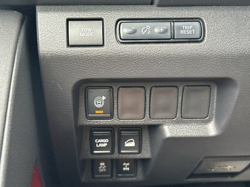 Used 2025 Nissan Frontier PRO-4X AWD/4WD image 34