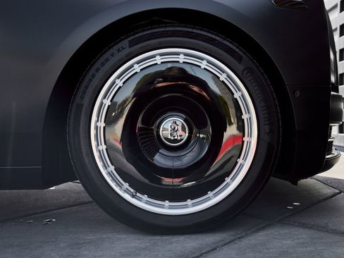 Used 2025 Rolls-Royce Phantom Sedan image 22