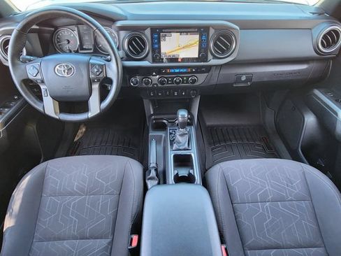 Used 2017 Toyota Tacoma TRD Sport AWD/4WD image 19