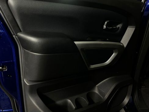 Used 2024 Nissan Titan SV w/ SV Convenience Package image 25