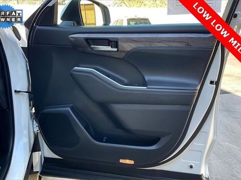 Used 2023 Toyota Highlander Limited image 23