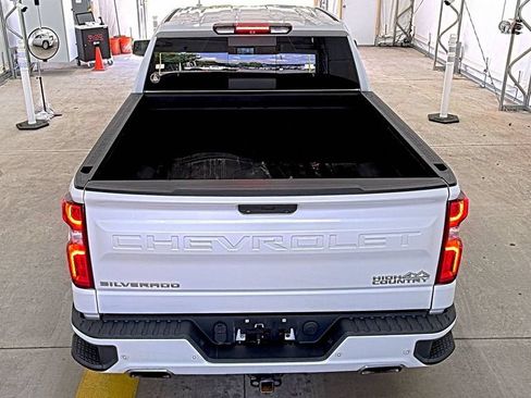 Used 2019 Chevrolet Silverado 1500 High Country w/ Technology Package AWD/4WD image 6