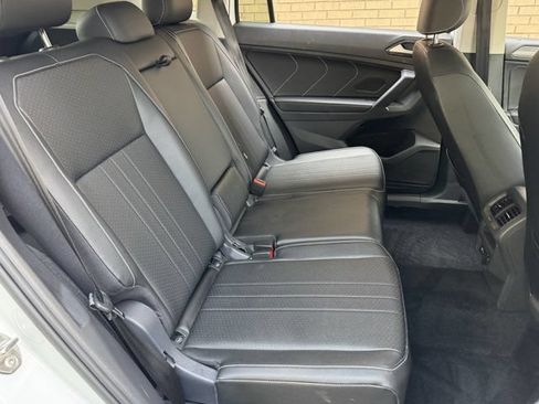 Used 2023 Volkswagen Tiguan SE AWD/4WD image 15