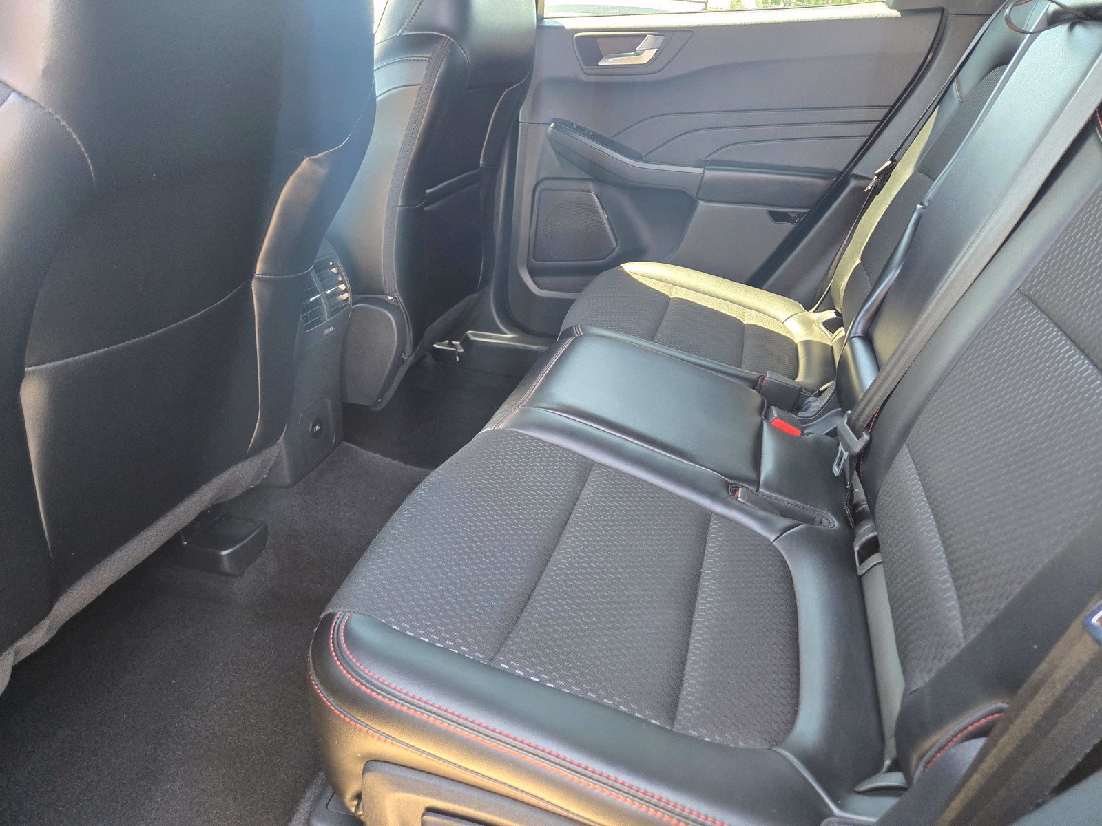 Used 2025 Ford Escape ST-Line AWD/4WD image 15