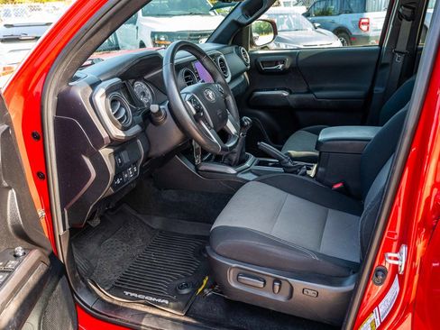 Used 2021 Toyota Tacoma TRD Off-Road AWD/4WD image 19