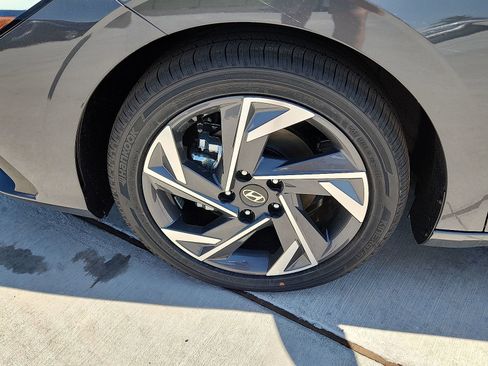 New 2025 Hyundai Elantra Limited image 7