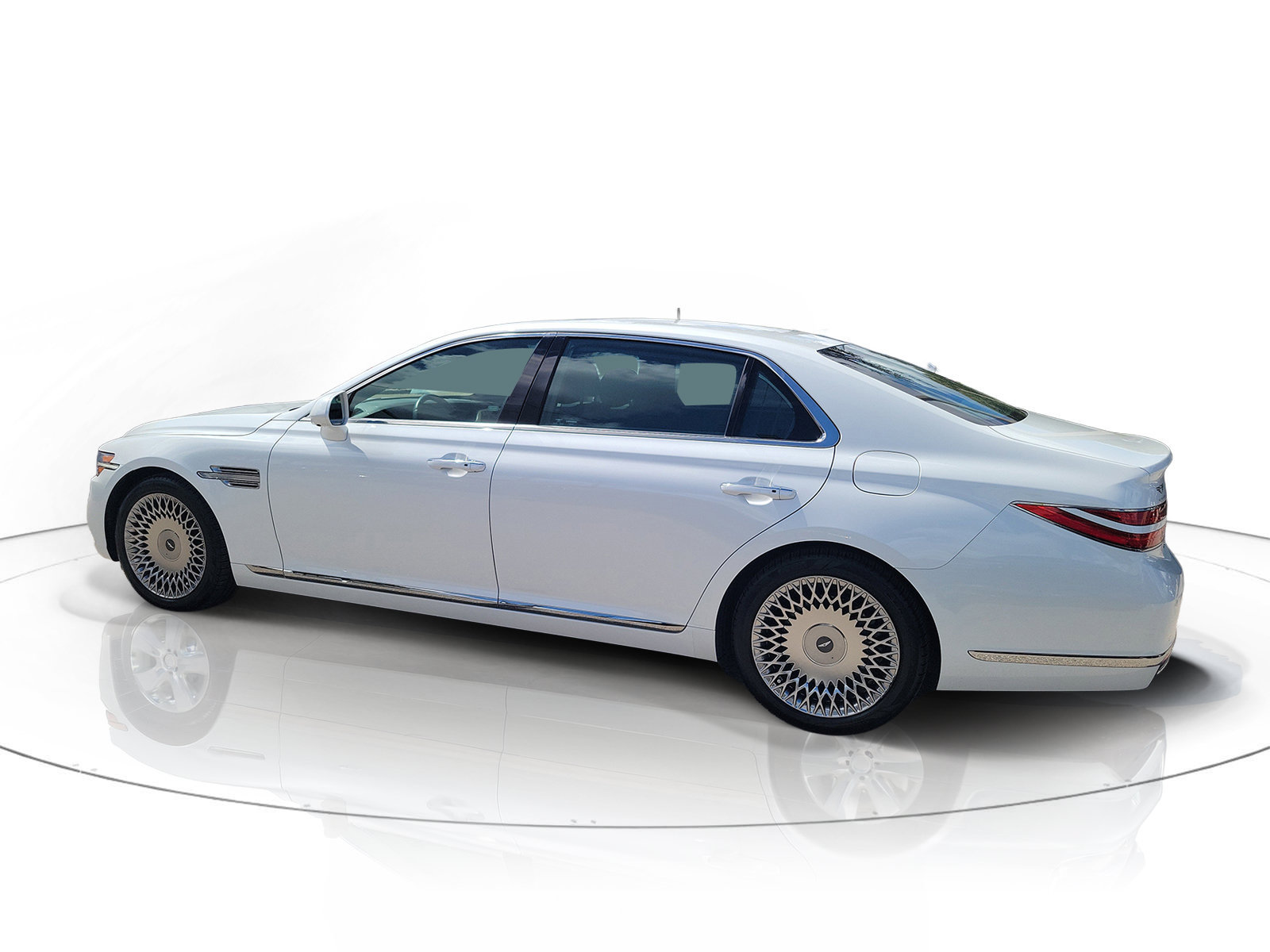 Used 2020 Genesis G90 3.3T Premium RWD image 4