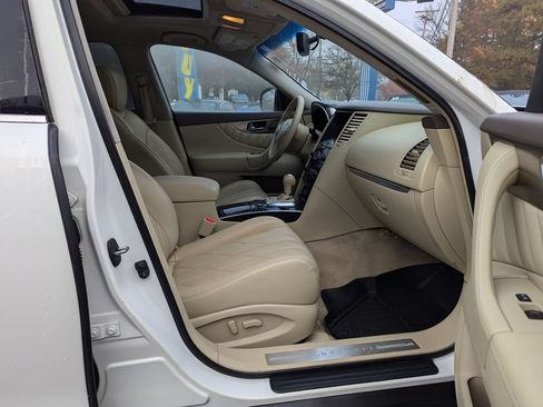 Used 2010 INFINITI FX35 AWD w/ Navigation Pkg image 30