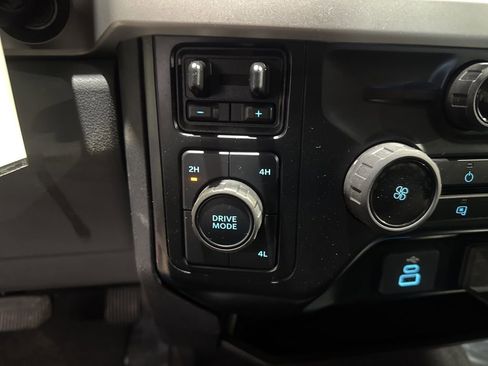 Used 2023 Ford F350 4x4 Crew Cab DRW Super Duty image 32