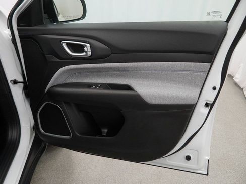 New 2026 Jeep Compass Latitude image 32