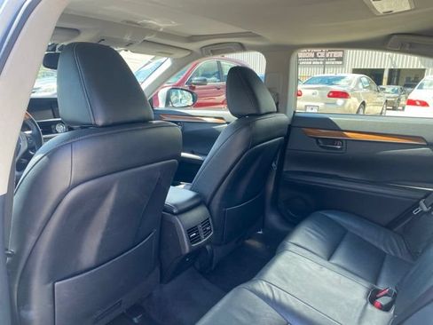 Used 2013 Lexus ES 300h w/ Luxury Pkg FWD image 17