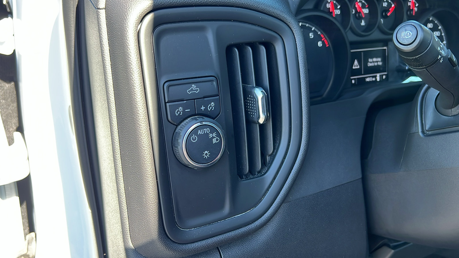 Certified 2025 Chevrolet Silverado 1500 W/T RWD image 24