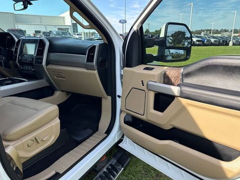 Used 2018 Ford F250 Lariat w/ Lariat Value Package RWD image 53