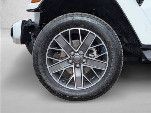 Used 2022 Jeep Wrangler Unlimited Sahara image 24