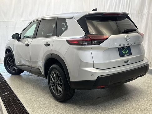 Used 2024 Nissan Rogue S FWD image 8