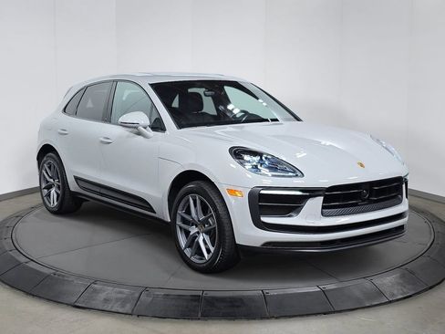 Certified 2026 Porsche Macan AWD/4WD image 9