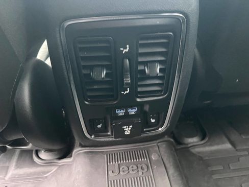 Used 2018 Jeep Grand Cherokee Limited image 24
