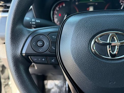 Used 2025 Toyota RAV4 XLE AWD/4WD image 35
