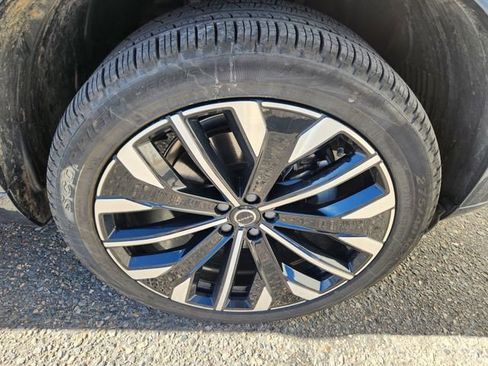 New 2025 Volvo XC90 B6 Plus w/ Protection Package Premier image 19