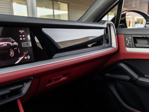 New 2026 Porsche Cayenne S image 30