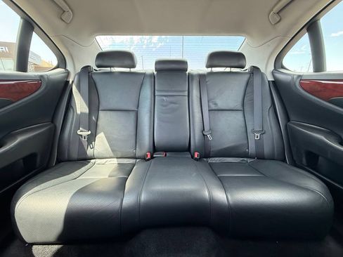 Used 2010 Lexus LS 460 w/ Comfort Pkg RWD image 30