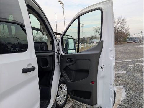 Used 2023 Ford Transit 350 XLT image 10