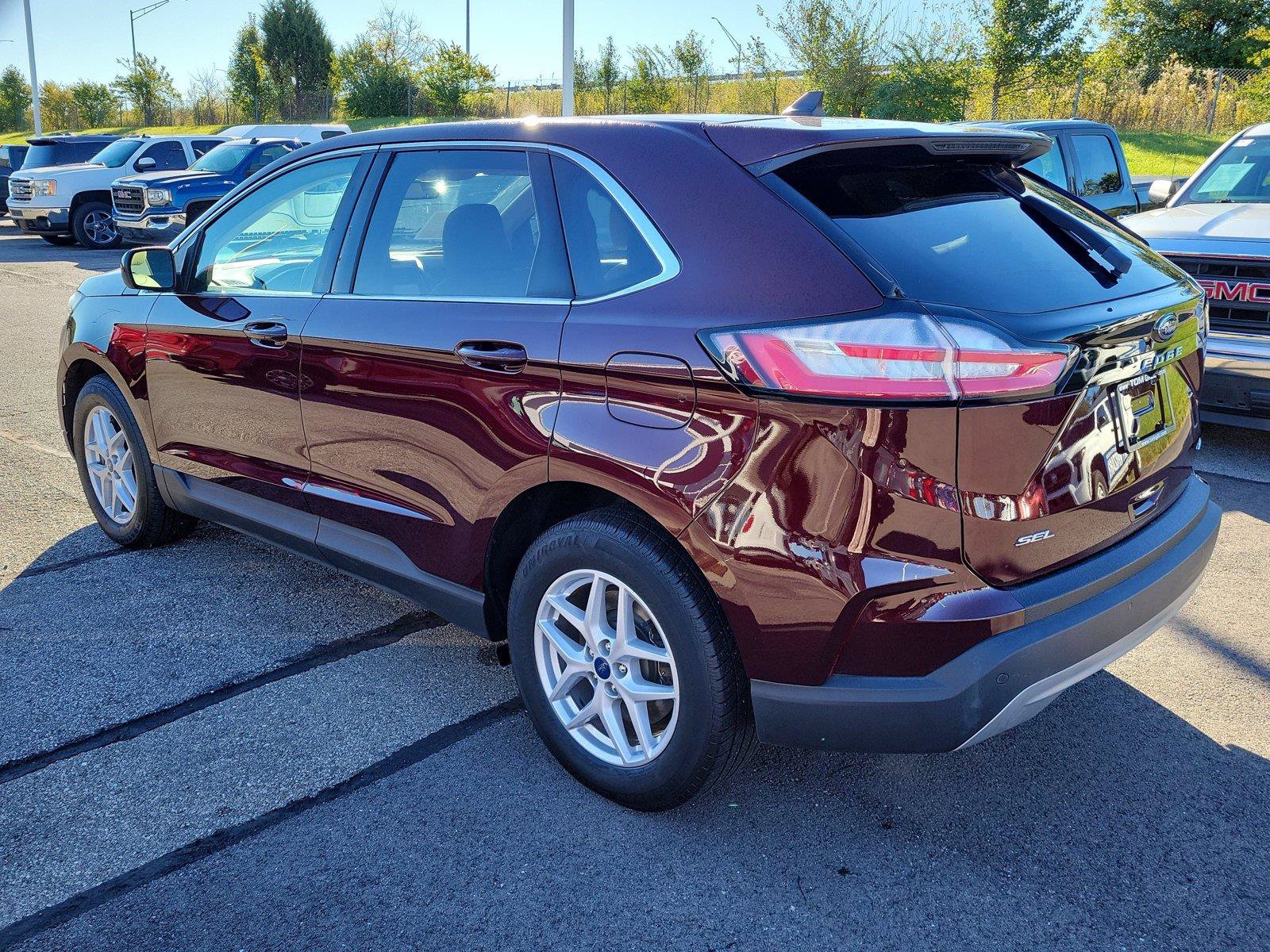 Used 2021 Ford Edge SEL w/ Convenience Package AWD/4WD image 3
