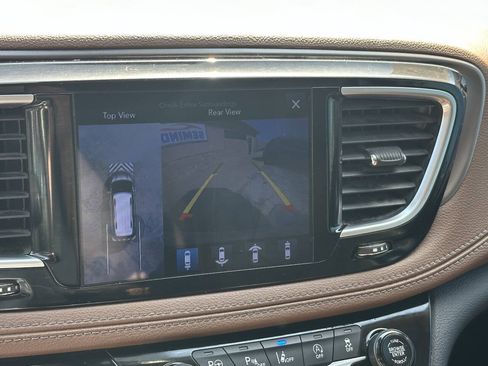 Used 2017 Chrysler Pacifica Limited FWD image 14