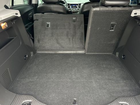 Used 2022 Chevrolet Trax LT w/ LT Convenience Package image 17