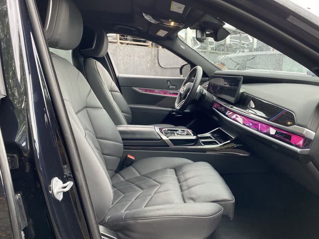 Used 2026 BMW 740i RWD image 18