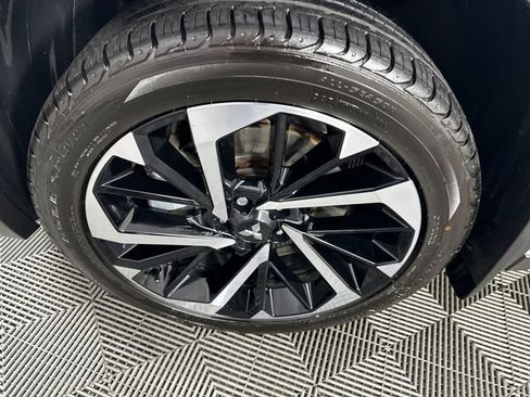 Used 2023 Mitsubishi Outlander SE AWD/4WD image 2