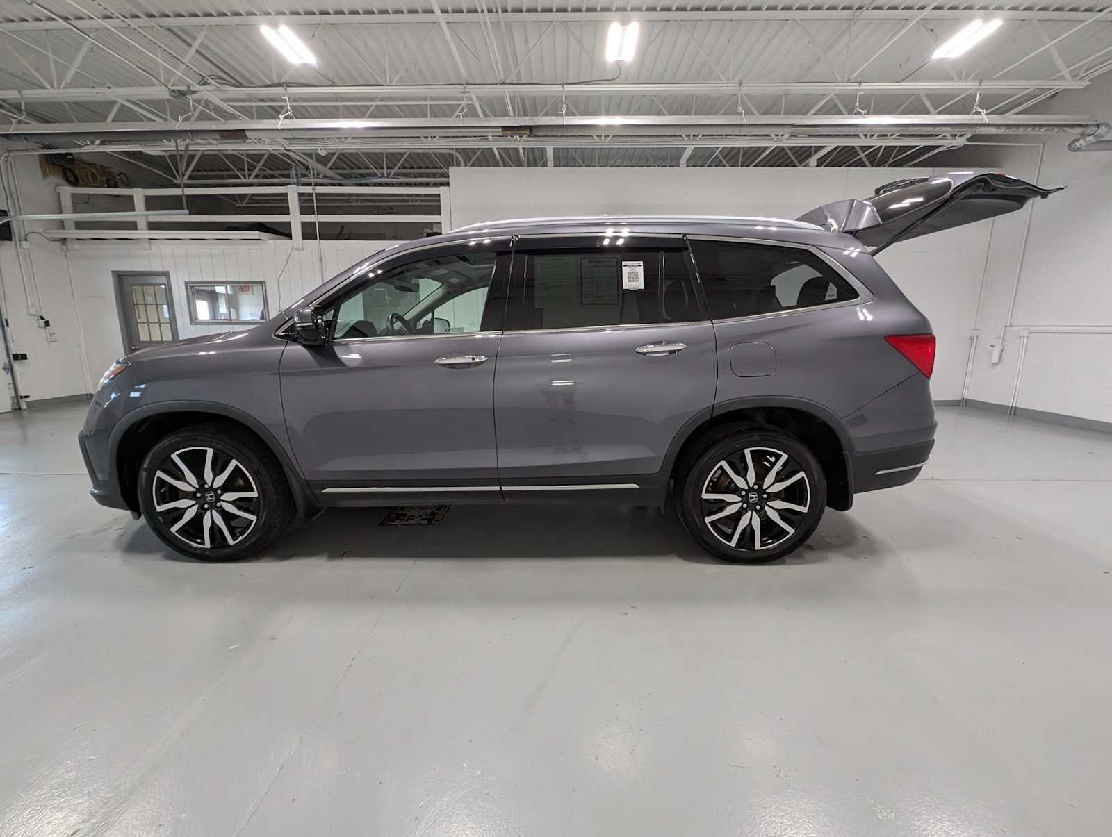 Used 2020 Honda Pilot Touring image 12