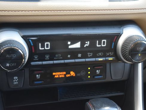 Used 2020 Toyota RAV4 Limited AWD/4WD image 12