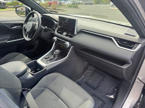 Used 2023 Toyota RAV4 SE image 16