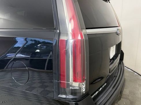 Used 2018 Cadillac Escalade ESV Premium Luxury AWD/4WD image 10