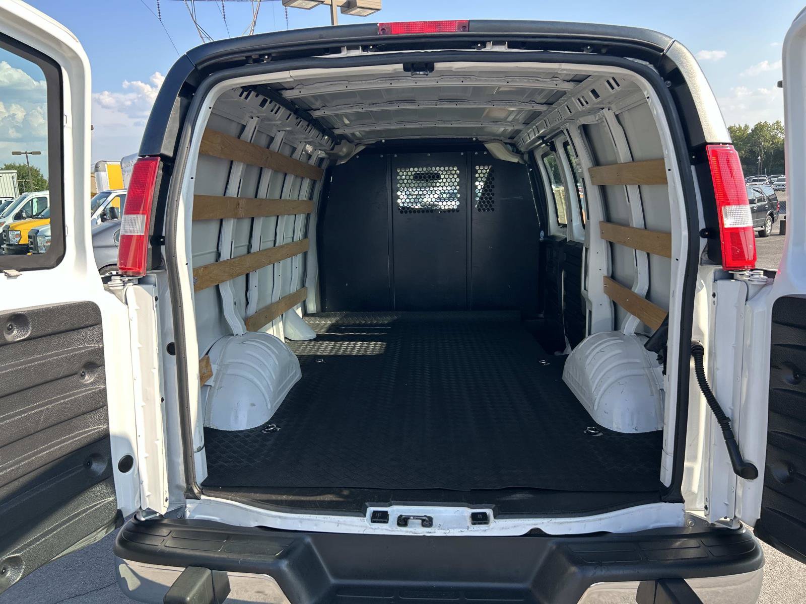 Used 2021 Chevrolet Express 2500 w/ Driver Convenience Package RWD image 17