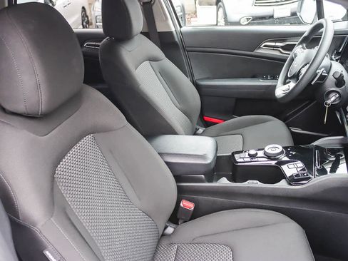 Used 2023 Kia Sportage LX image 15