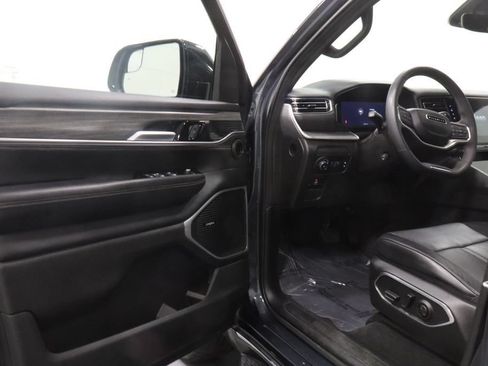 Certified 2024 Jeep Wagoneer Series II AWD/4WD image 7