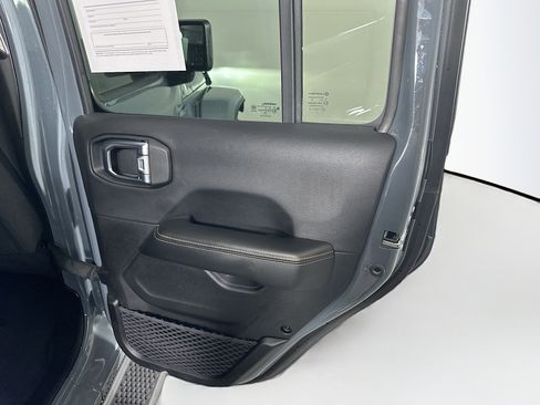 Used 2025 Jeep Wrangler Sahara image 27