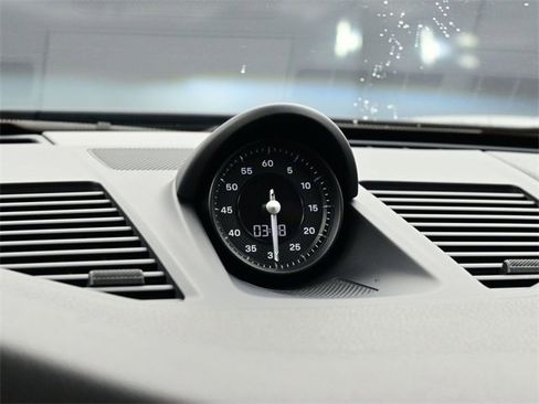 Used 2020 Porsche 911 Carrera image 10