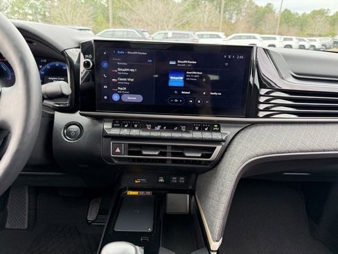 Used 2025 Toyota Camry XLE image 18