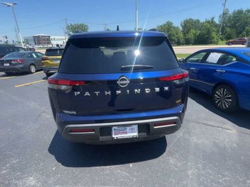 Used 2025 Nissan Pathfinder SV FWD image 9