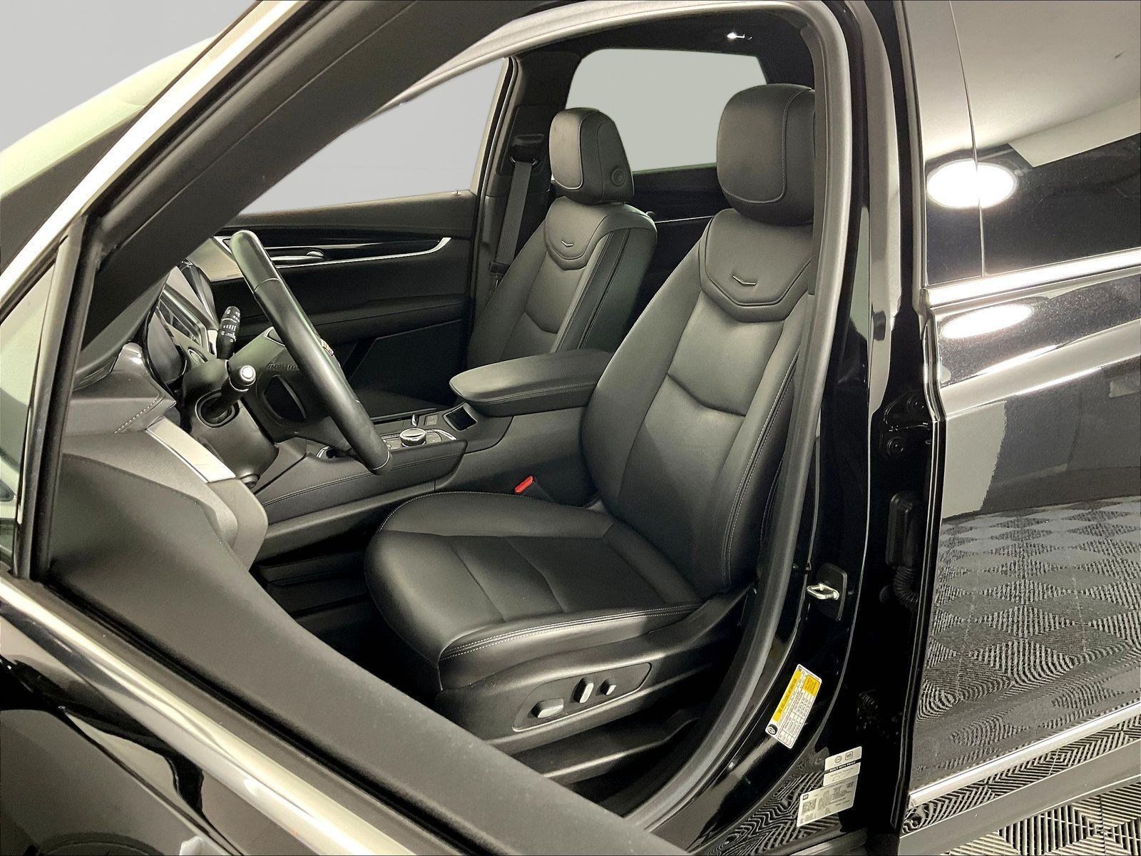 Certified 2024 Cadillac XT5 Premium Luxury FWD image 21