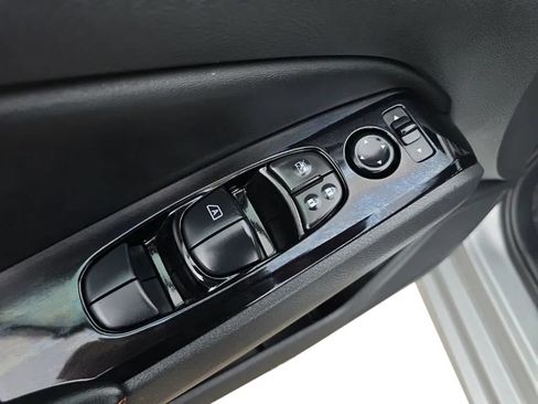 Used 2024 Nissan Altima 2.5 SR FWD image 11