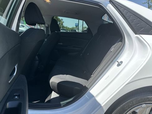 Used 2025 Hyundai Elantra SE FWD image 26